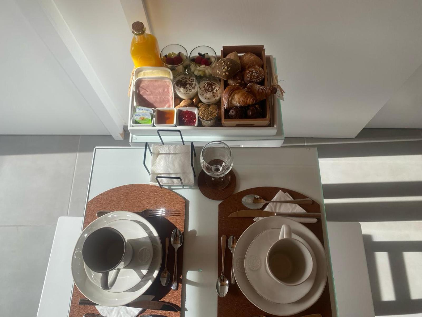 Azinheira Suites Townhouse - Alojamento Turistico (Adults Only) 埃尔瓦斯 外观 照片